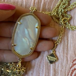 Cream pearlescent KENDRA SCOTT long necklace